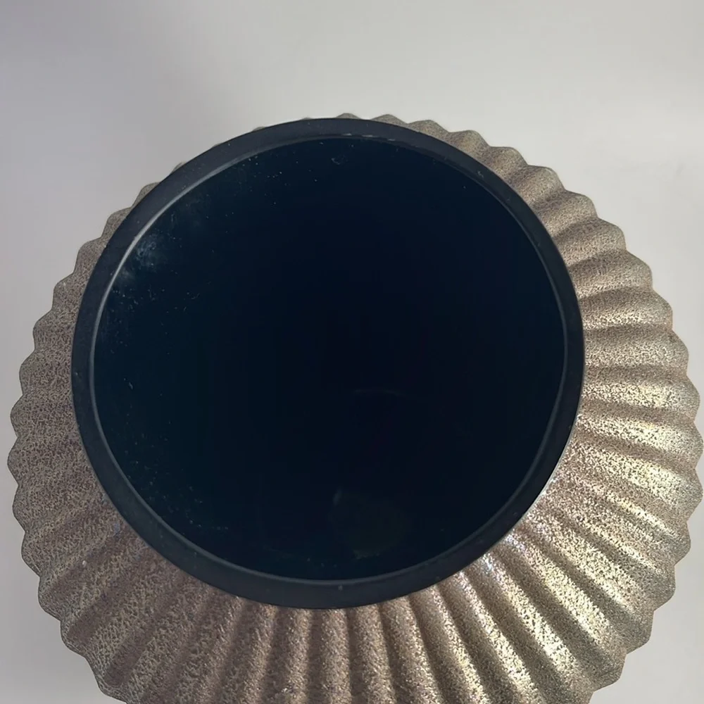 Pottery vase in iridescent bronze